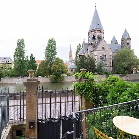 Romance Au Bord De L'eau Apartment