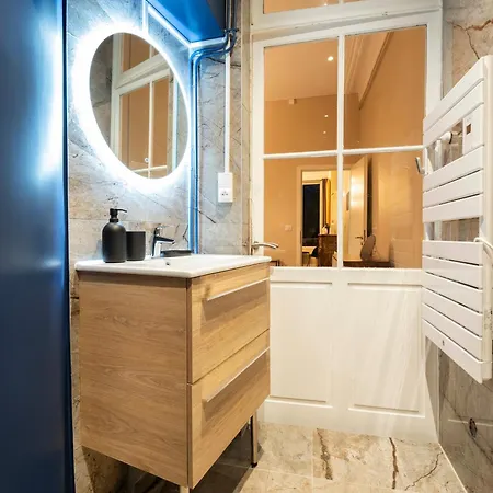 Romance Au Bord De L'eau *