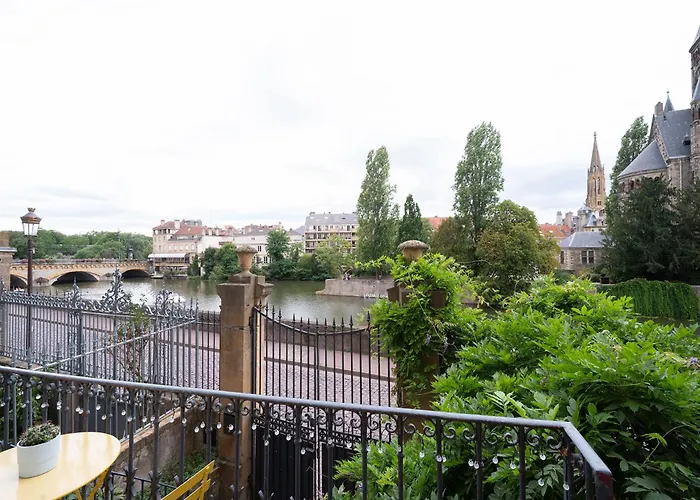 Romance Au Bord De L'eau *