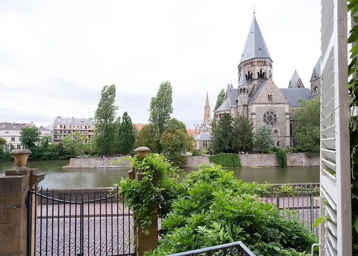 Romance Au Bord De L'eau *